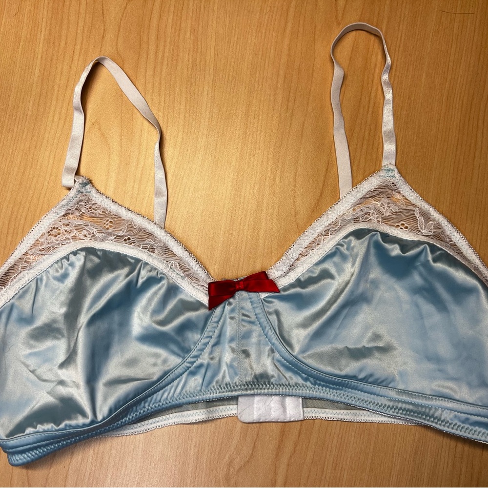 Flat chest bras